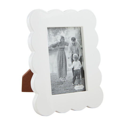 MP SM Scalloped Lacquer Frame